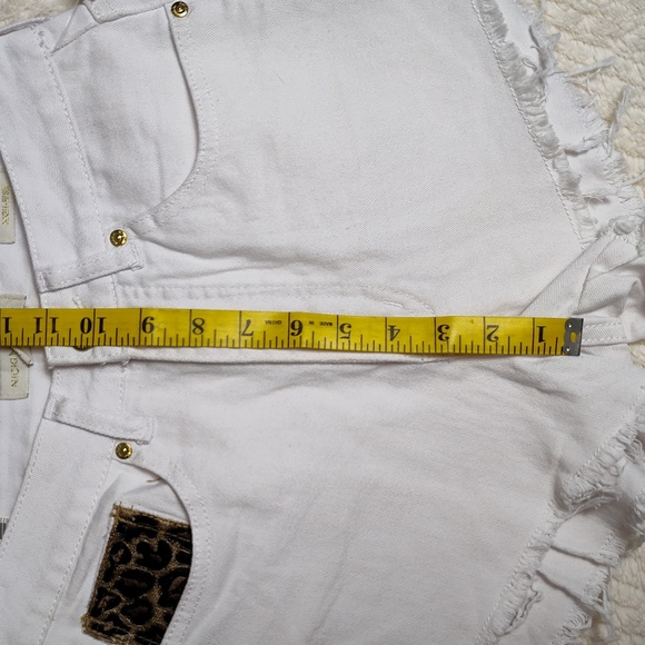 Nicki Minaj White Leopard Accent Pockets Cut Off Shorts Women Size 5/6 High Rise - Picture 6 of 11